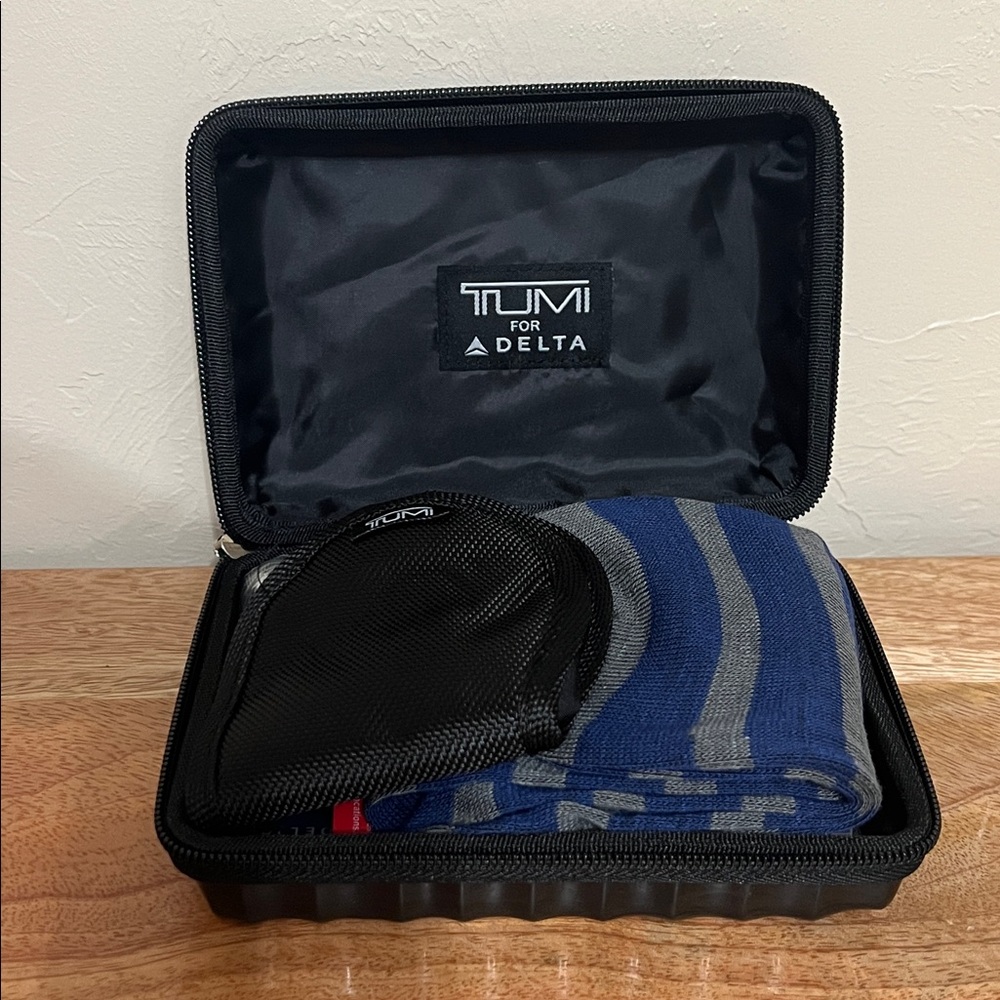 Tumi Black Textured Travel Pouch with Amenities - Picture 2 of 5